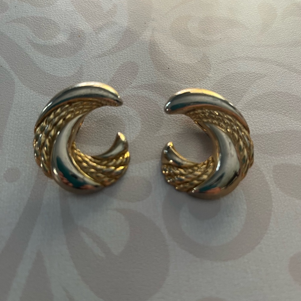 Elegant Women's Clip on Earrings